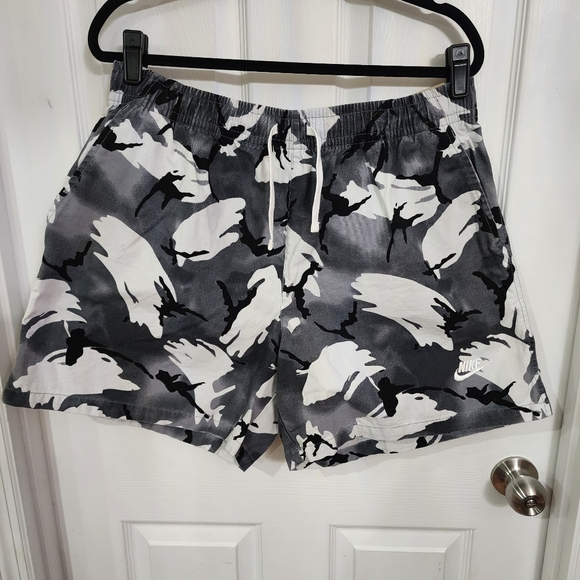 New Nike Club Men's Woven Flow Shorts Cool Grey Black White Camo DX0737-065 - Picture 1 of 4